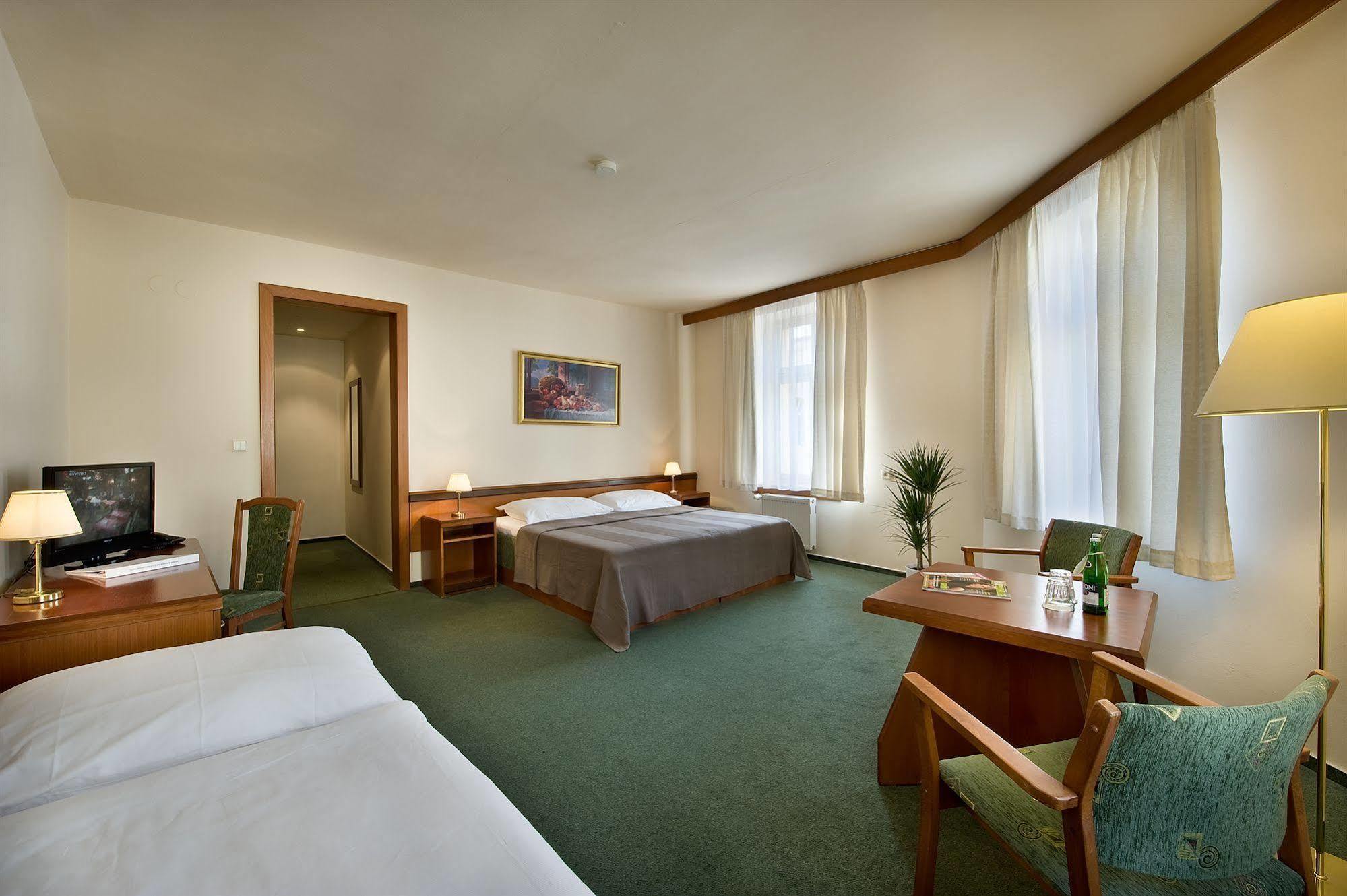 U Tří Korunek Hotel 3*