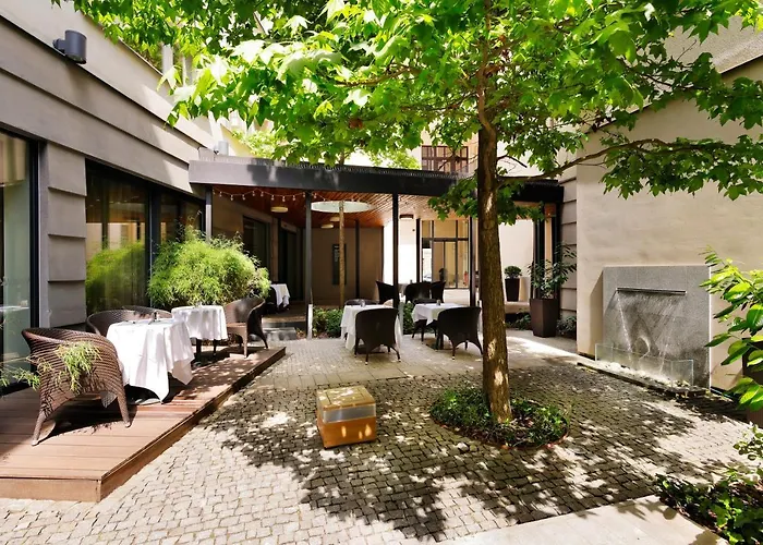 Three Crowns Hotel